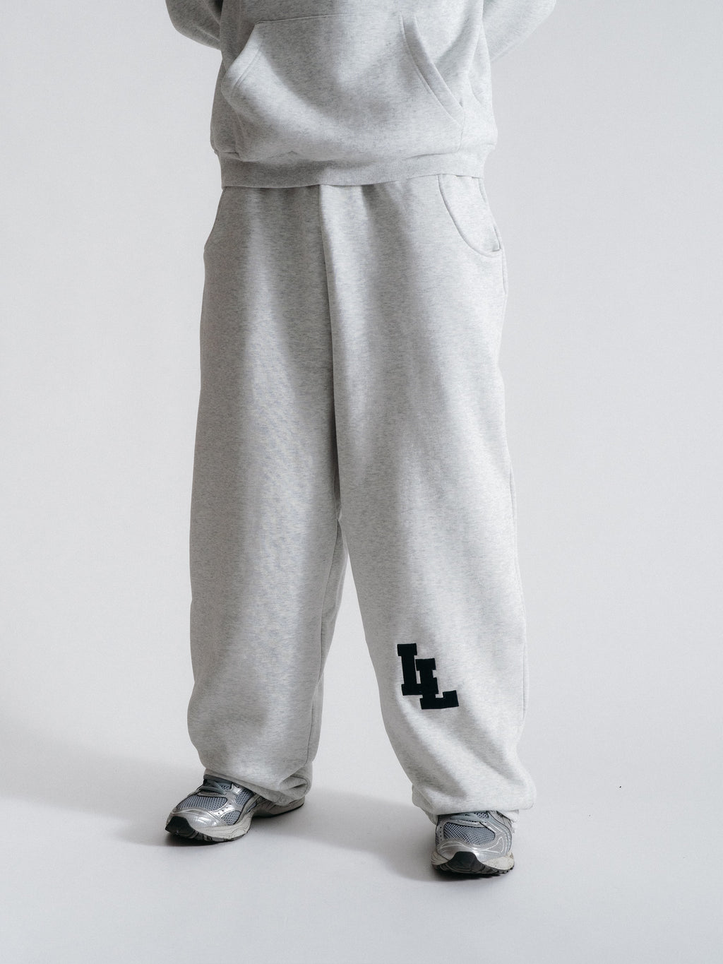 SIGNATURE SWEATPANTS - LIGHT GREY/NAVY