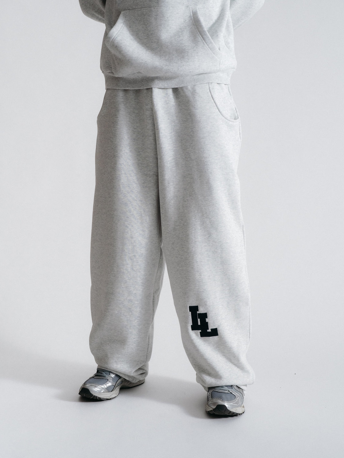 SIGNATURE SWEATPANTS - LIGHT GREY/NAVY