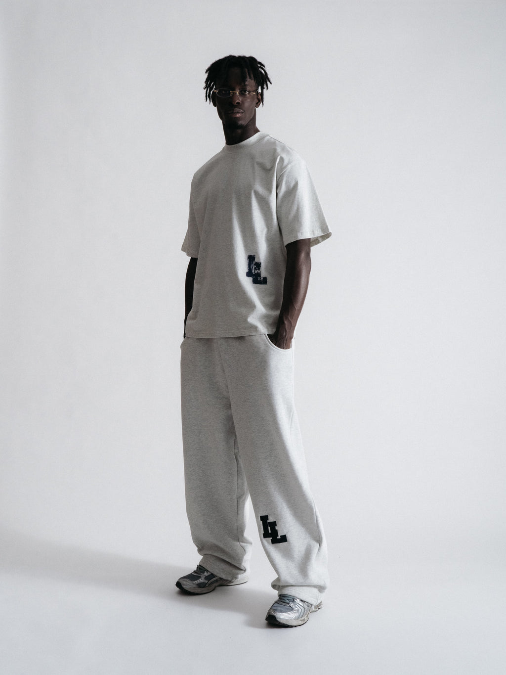 PAINTERS TEE - LIGHT GREY/NAVY