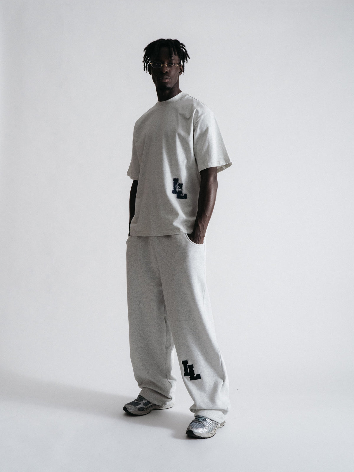 PAINTERS TEE - LIGHT GREY/NAVY